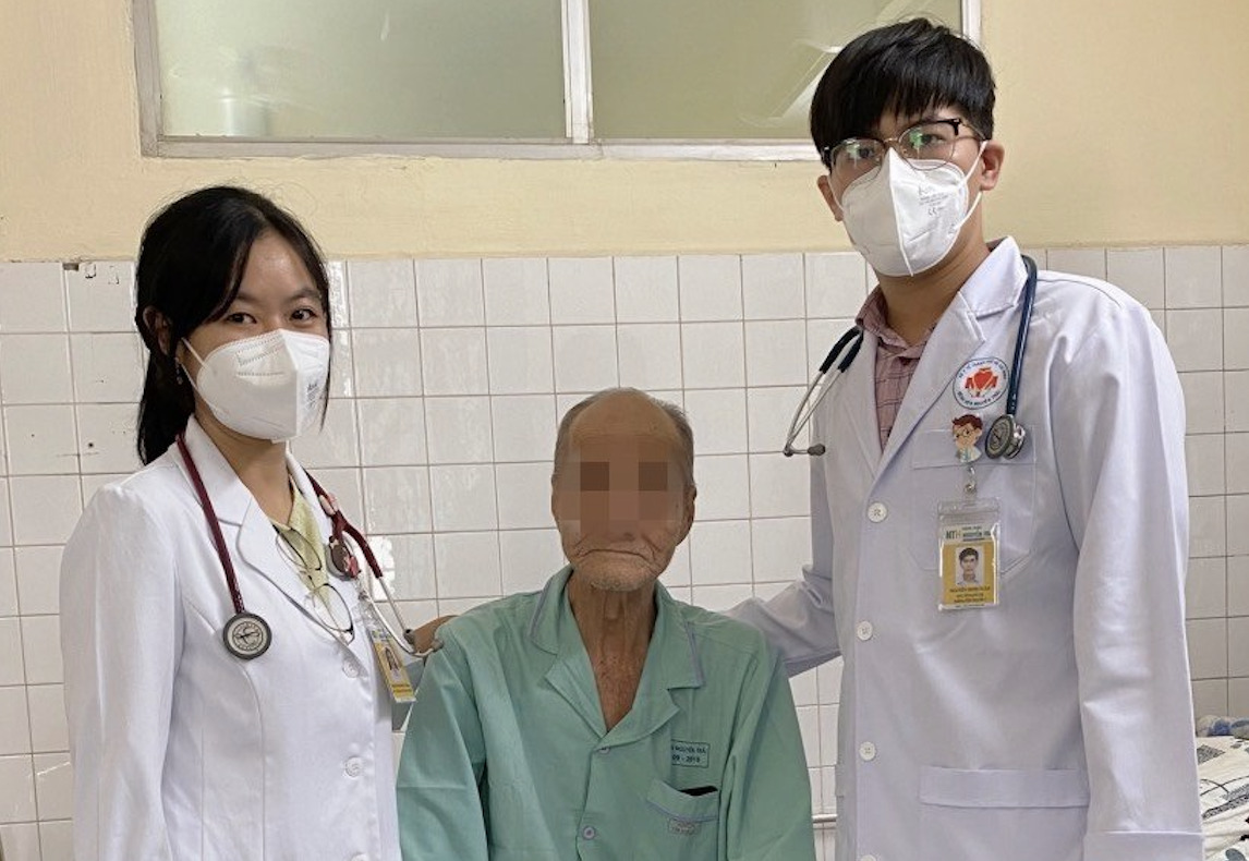 5 giờ ròng rã cứu cụ ông 81 tuổi thoát cảnh cắt cụt 2 chân vì tắc động mạch nguy hiểm