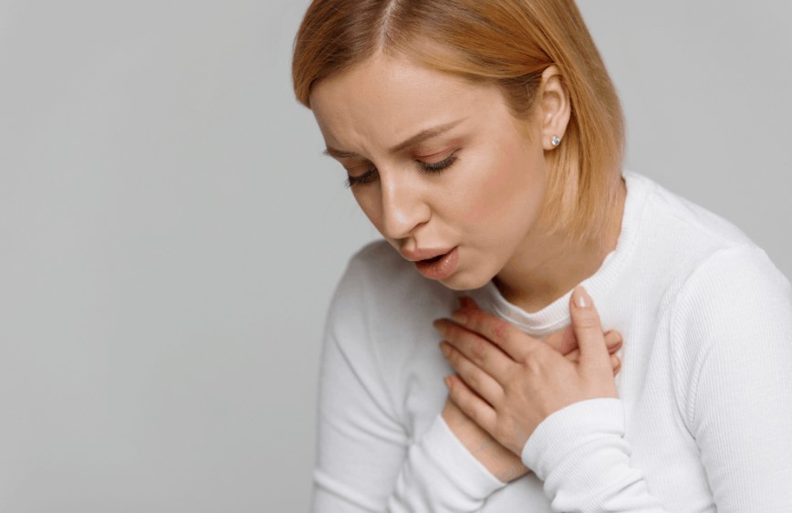 Nếu đau tức ngực do khí thừa, bạn có thể hoạt động nhẹ nhàng để cải thiện tình trạng.