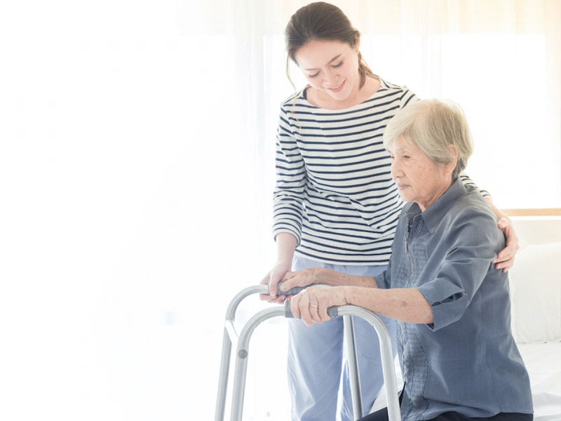 Vai trò của người nhà rất quan trọng trong việc giúp người bệnh nhanh chóng phục hồi và an toàn.