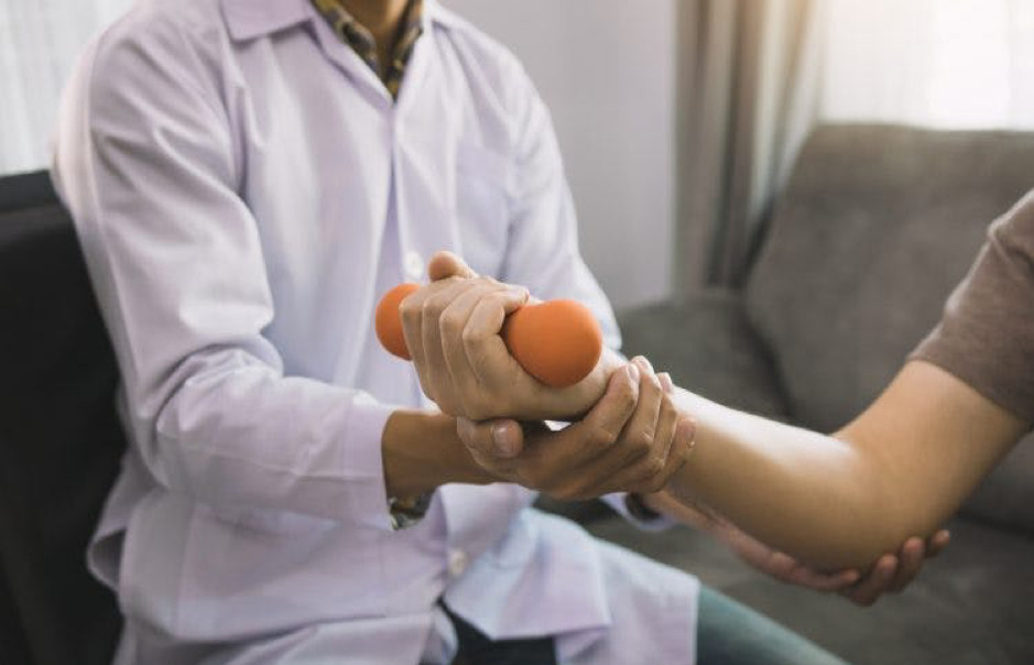 Teo cơ sau đột quỵ: Nguyên nhân và giải pháp phục hồi