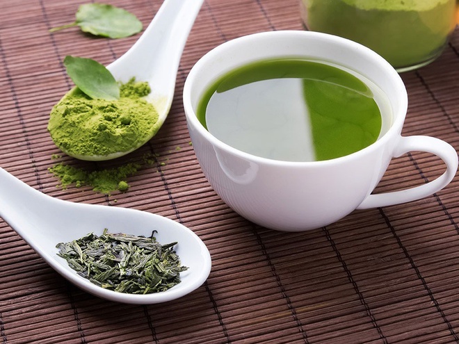 Ở Việt Nam hiện tại có rất nhiều thương hiệu trà xanh khác nhau và được chế biến thành nhiều dạng.