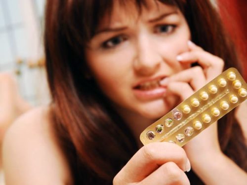 Vì sao thuốc tránh thai làm tăng nguy cơ đột quỵ?