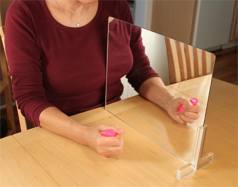 Liệu pháp gương giúp phục hồi chức năng cánh tay sau đột quỵ