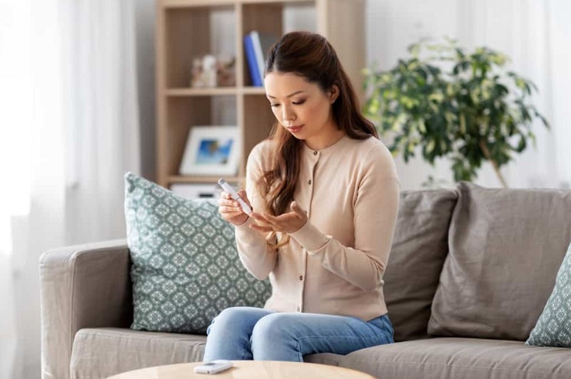 Có nên mua máy thử đường huyết không, BS ơi?