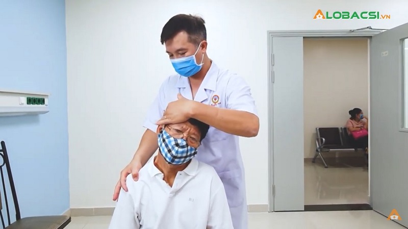 Bệnh nhân sẽ được thăm khám kiểm tra kỹ trước khi điều trị thủy trị liệu