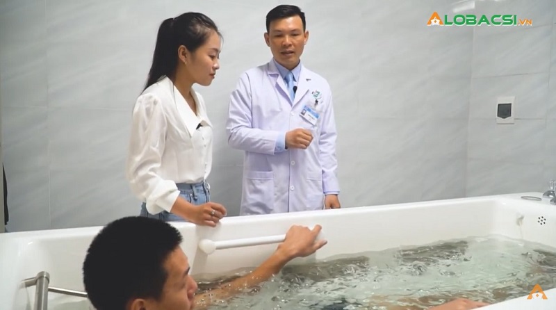 Bể trị liệu toàn thân giúp ích gì cho bệnh nhân?
