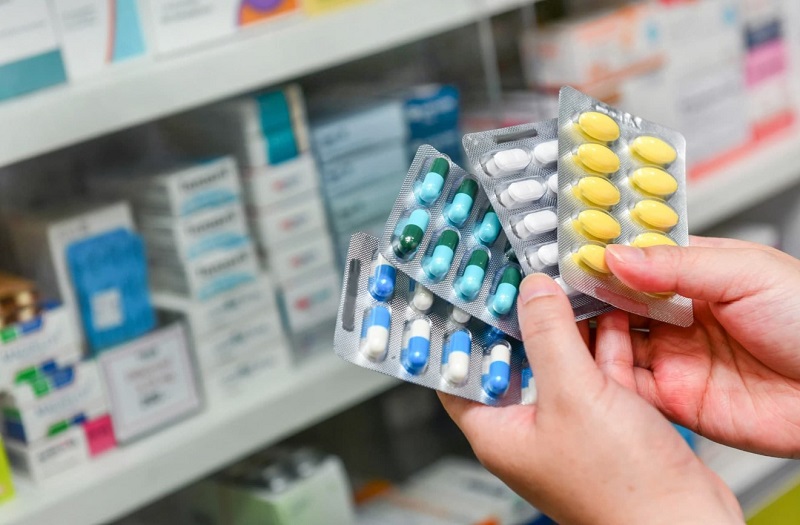 Thuốc không kê đơn là thuốc khi cấp phát, bán lẻ và sử dụng không cần đơn thuốc