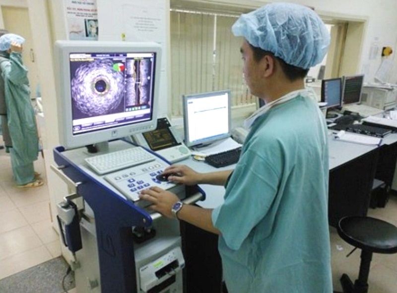 IVUS là một biện pháp chẩn đoán bổ sung cho chụp động mạch vành, giúp bác sĩ can thiệp có quyết định điều trị chính xác hơn