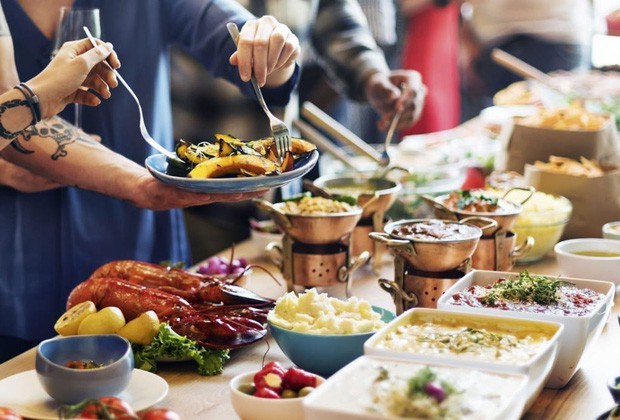 Cố gắng lựa chọn thực phẩm lành mạnh khi ăn bên ngoài