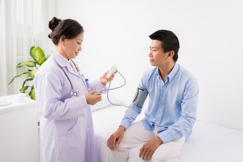 Việc đo huyết áp ở nhà sẽ hạn chế tình trạng tăng huyết áp áo choàng trắng