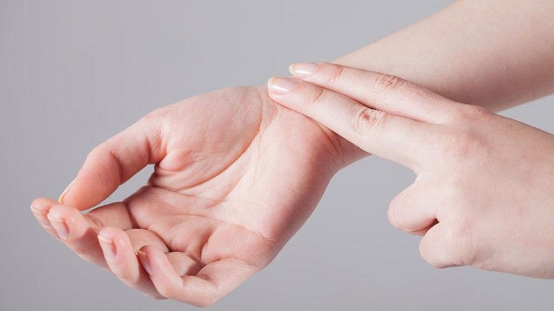 Nhịp tim khi nghỉ ngơi bình thường của người lớn dao động từ 60 đến 100 nhịp mỗi phút.