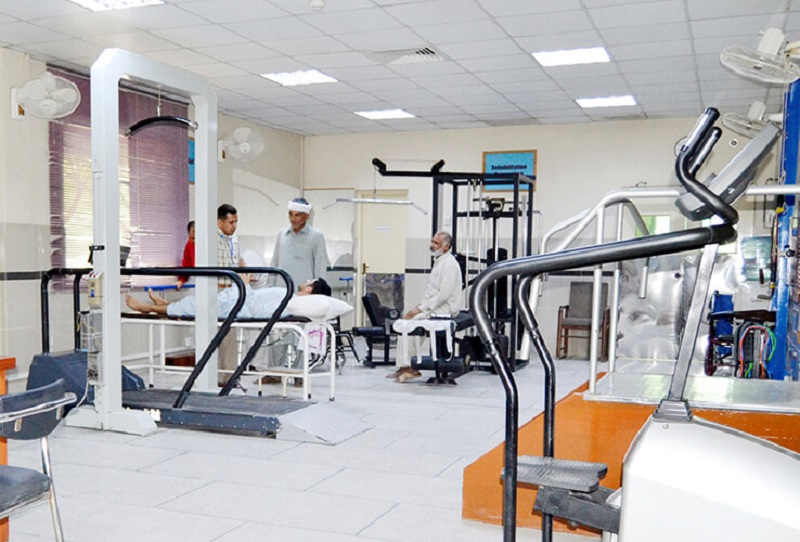 Bên cạnh việc cố gắng và chỉ dạy của PT, bạn có thể phải cần thiết bị hỗ trợ để đảm bảo quá trình phục hồi được diễn ra an toàn.