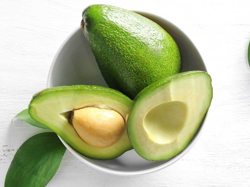 Bơ là loại trái cây có chứa chất béo lành mạnh, thúc đẩy sức khỏe của não bộ.