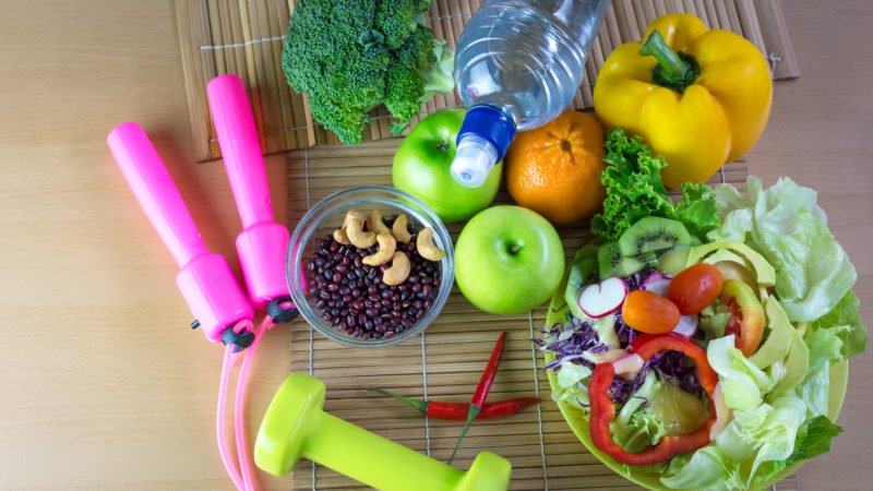 Điều trị suy tim sung huyết bằng cách xây dựng lối sống đúng đắn, thực hiện một chế độ ăn hợp lý.