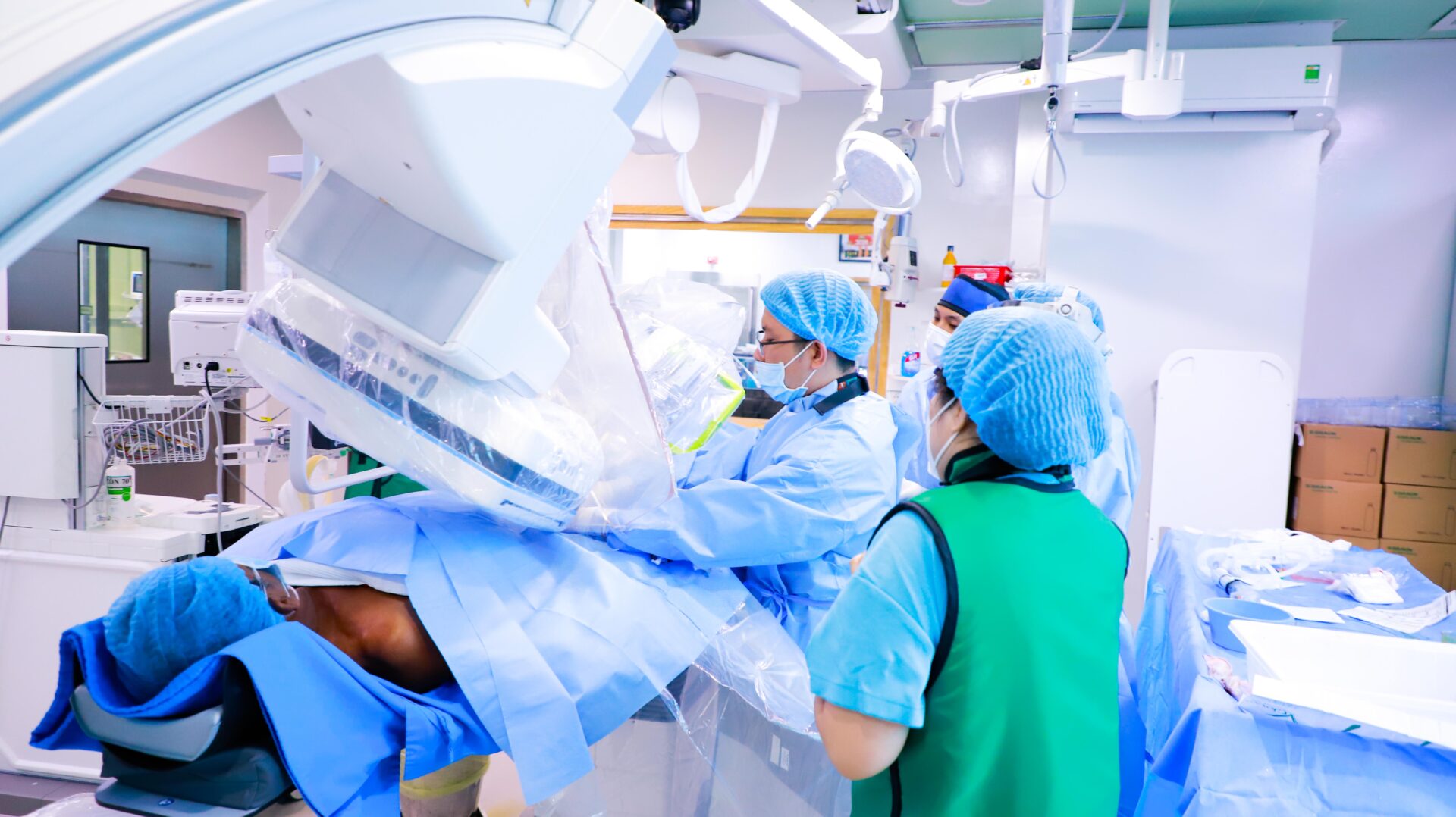 Bệnh viện đầu tiên ở Đông Nam Á sở hữu hệ thống robot can thiệp mạch máu Corindus