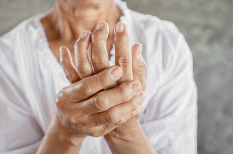 Đột quỵ khiến các cơ ở ngón tay trở nên căng cứng hơn