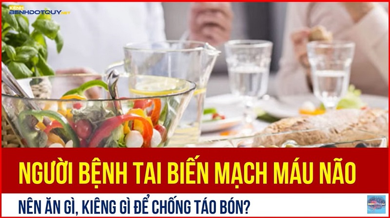 Người bệnh tai biến mạch máu não nên ăn gì, kiêng gì để chống táo bón?