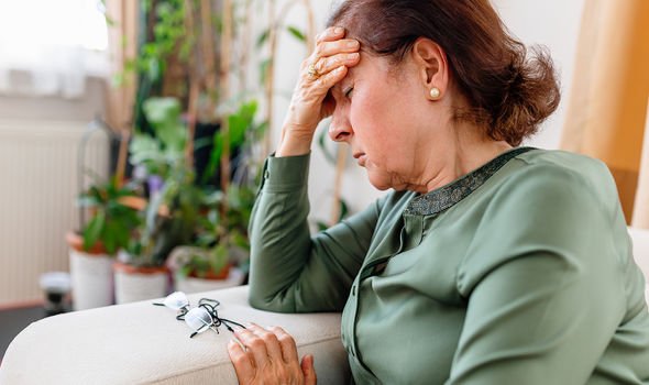 Nếu nghi ngờ dấu hiệu đột quỵ nên nhanh chóng tìm kiếm sự giúp đỡ.
