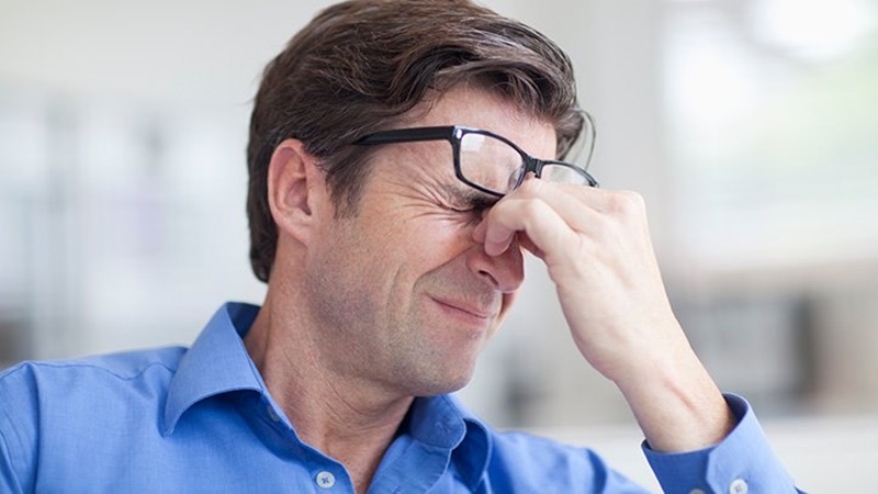 Nhức đầu dữ dội và đột ngột có thể là dấu hiệu của đột quỵ.