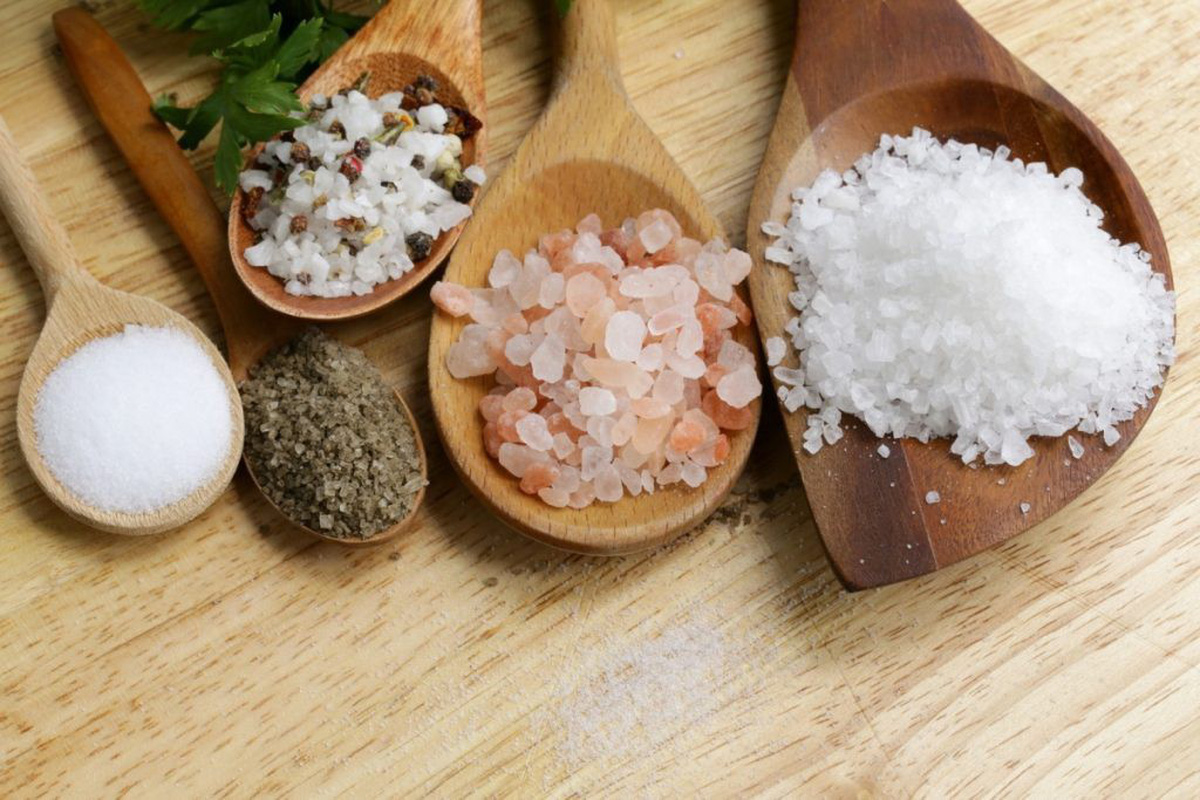 Nếu người có nguy cơ bị cường giáp và tiêu thụ quá nhiều iốt (thông qua chế độ ăn uống hoặc thuốc men) thì có thể khiến tuyến giáp của sản xuất nhiều hormone tuyến giáp hơn.