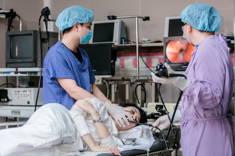 Bác sĩ có thể nội soi để đánh giá khả năng nuốt của bạn