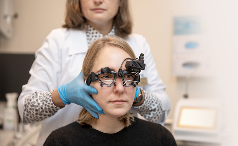 Làm sao để phân biệt đột quỵ và chóng mặt lành tính?