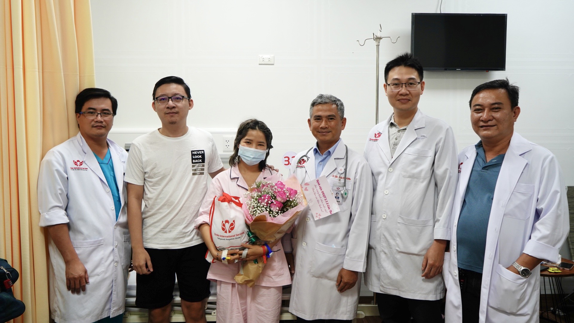 Nữ việt kiều bay từ Malaysia về Việt Nam điều trị can thiệp búi dị dạng mạch máu não hiếm gặp