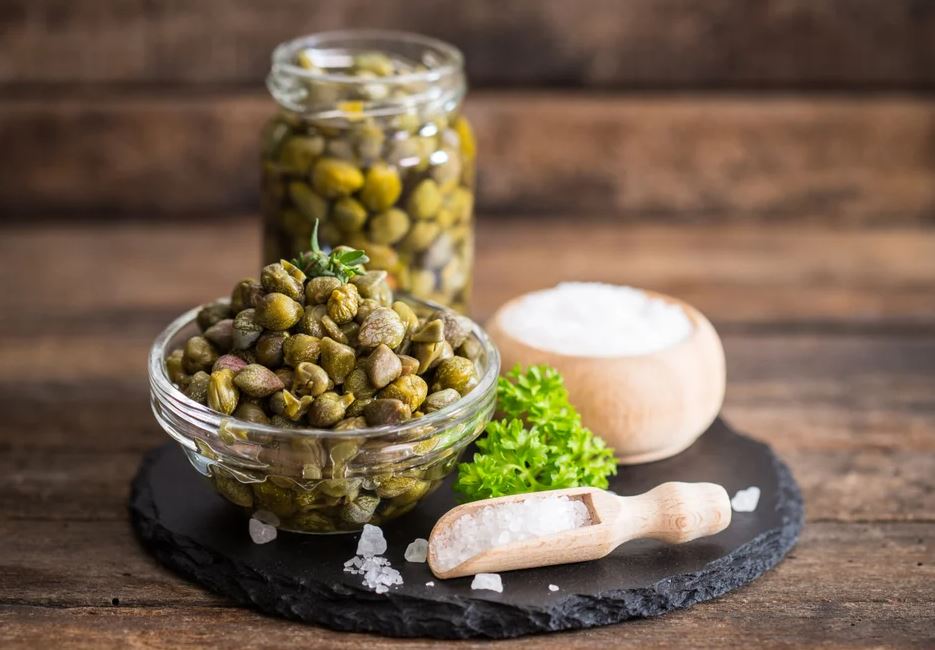 Nó có hàm lượng natri tương đối cao, có thể làm tăng mức huyết áp của bạn và tăng nguy cơ ung thư dạ dày.