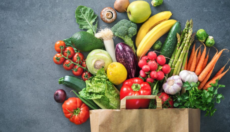 Hãy ưu tiên rau xanh và trái cây trong chế độ ăn uống của bạn