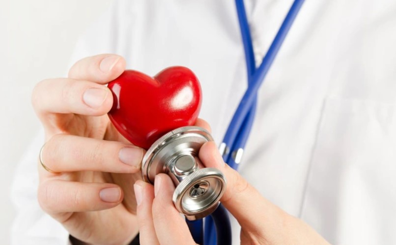 Bác sĩ sẽ kiểm tra tim và làm một số xét nghiệm để chẩn đoán chính xác