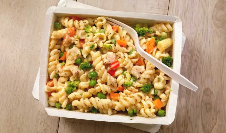 Jenny Craig là chế độ ăn kiêng sử dụng sữa protein shake, thanh protein hoặc thực phẩm chế biến sẵn/đóng gói dành riêng cho người giảm cân. 