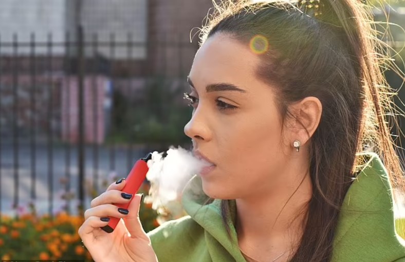 Nghiên cứu mới: Thuốc lá điện tử có hại như thuốc lá đối với trái tim của bạn