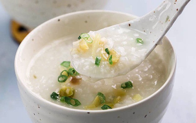 Lưu ý khi nấu ăn cho bệnh nhân đột quỵ bị táo bón?