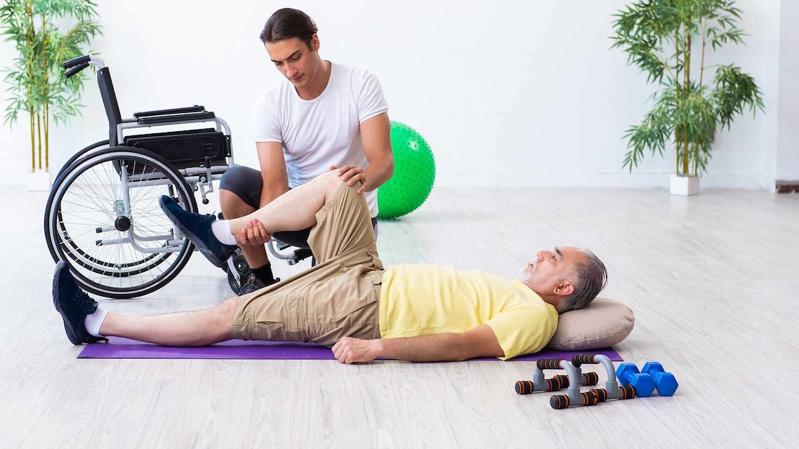 Vật lý trị liệu giúp phục hồi các tình trạng liên quan đến vận động sau đột quỵ