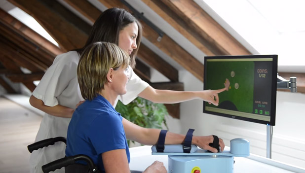 Nên tham khảo ý kiến của các chuyên gia trị liệu trước khi mua găng tay 