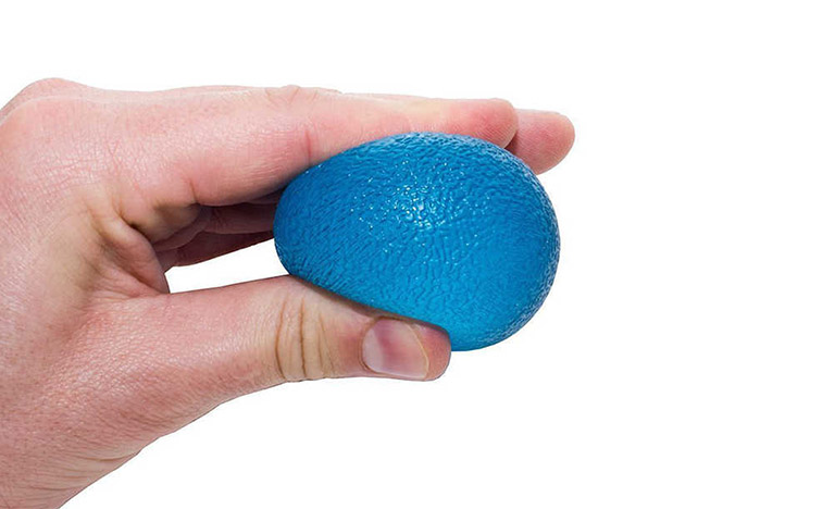 Bài tập bàn tay với bóng giúp bạn hồi phục chức năng nhanh hơn 