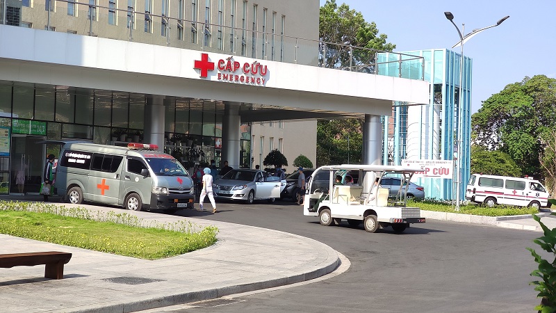 Bên ngoài khoa Cấp cứu BV Quân y 175