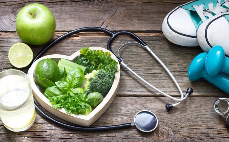 Bên cạnh việc điều trị y tế, việc duy trì lối sống lành mạnh và kiểm soát các tình trạng sức khỏe khác mà bạn mắc phải có thể giúp bạn giảm nguy cơ mắc bệnh tim một cách lâu dài.