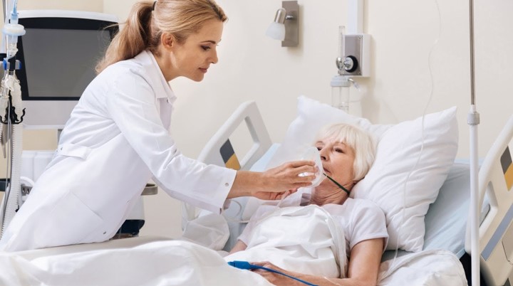 Viêm phổi là một biến chứng phổ biến của đột quỵ xảy ra do nuốt khó. Khoảng một nửa số bệnh nhân đột quỵ gặp phải những khó khăn này, có thể gây hít và nhiễm trùng đường hô hấp nếu không được điều trị.