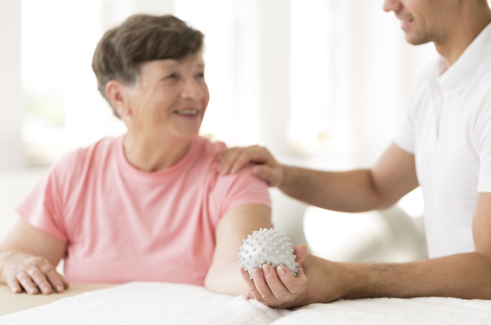 Bóng trị liệu cũng có thể giúp giảm co rút sau đột quỵ