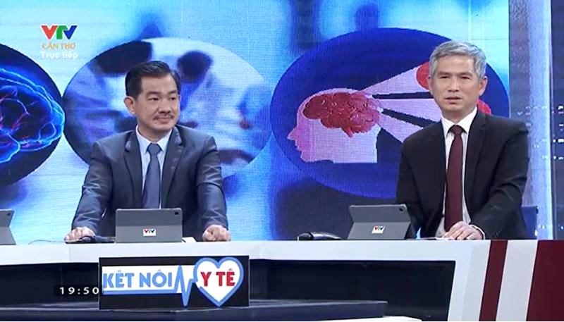 PGS.TS.BS Nguyễn Huy Thắng - Chủ tịch hội Đột quỵ TPHCM và TS.BS Trần Chí Cường - Chủ tịch hội Can thiệp thần kinh TPHCM.