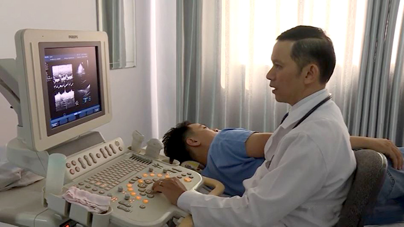 Chóng mặt, phù chân: suy tim không chỉ có biểu hiện ở tim