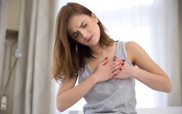 Hội chứng nhịp tim nhanh tư thế đứng là một tình trạng khiến tim bạn đập nhanh hơn bình thường khi bạn chuyển từ tư thế ngồi hoặc nằm sang đứng lên. 