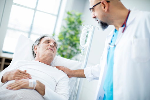 Ung thư giai đoạn 4: Điều trị và chăm sóc giảm nhẹ ra sao?