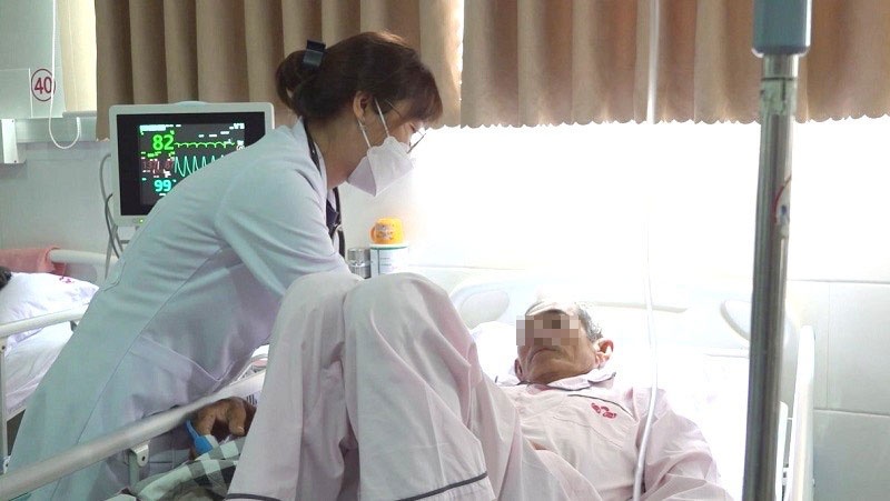 60 phút nỗ lực cứu sống bệnh nhân hẹp mạnh vành bị ngưng tim