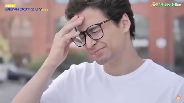 Khi nào cơn đau đầu cảnh báo u não?