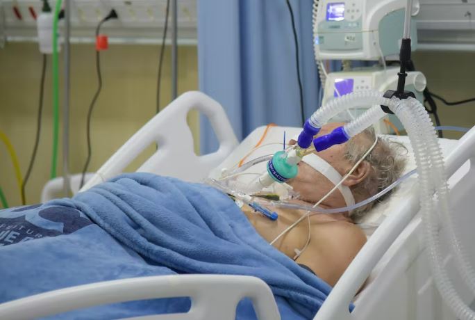 Bệnh nhân đột quỵ vẫn thở nội khí quản có tập phục hồi chức năng được không?