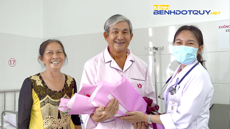 Thầy T. gửi lời cảm ơn BS Cường, tất cả các bác sĩ và nhân viên phục vụ của Bệnh viện S.I.S này đã tận tình phục vụ cho bản thân thầy cũng như các bệnh nhân khác trong thời gian nằm viện ở đây.