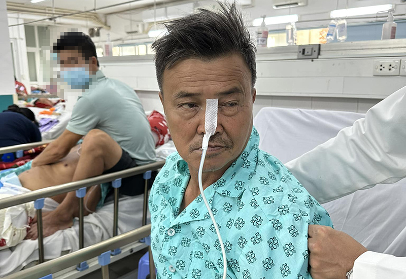 Người đàn ông đột quỵ trong chợ An Đông, cần tìm người thân