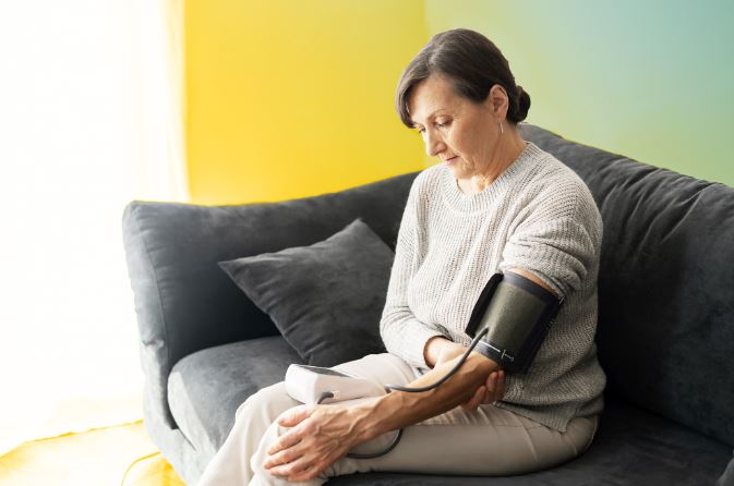 Vì sao huyết áp tăng, đột quỵ nhiều trong thời tiết lạnh?